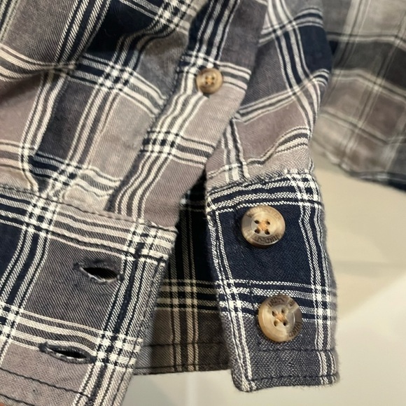 Men's size large Windriver Plaid Shirt - dark blue and Gray - Picture 6 of 16